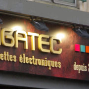 Devanture du magasin Cigatec au centre de Brest.