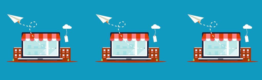 Trois dessins d'ordinateurs surmontés de chapiteaux de boutiques et insérés dans des immeubles, le tout illustrant la gestion multi-boutique avec nuages cloud...