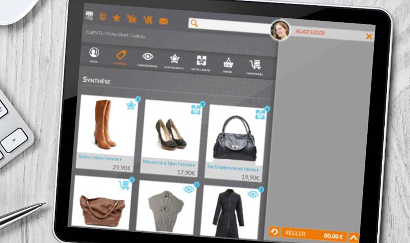 Le catalogue produits apparaît sur l’écran d’une tablette. La gestion catalogue produits semble ainsi très simple.